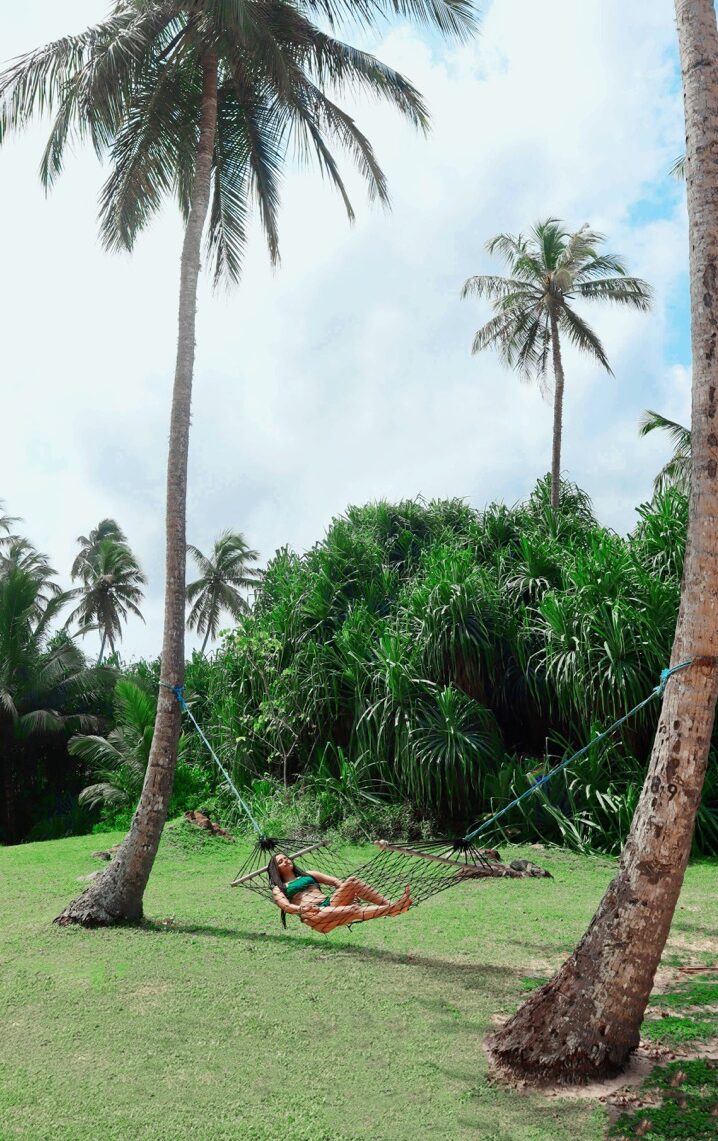anantara-tangalle-palm-tree-swing-gossip-for-good-45