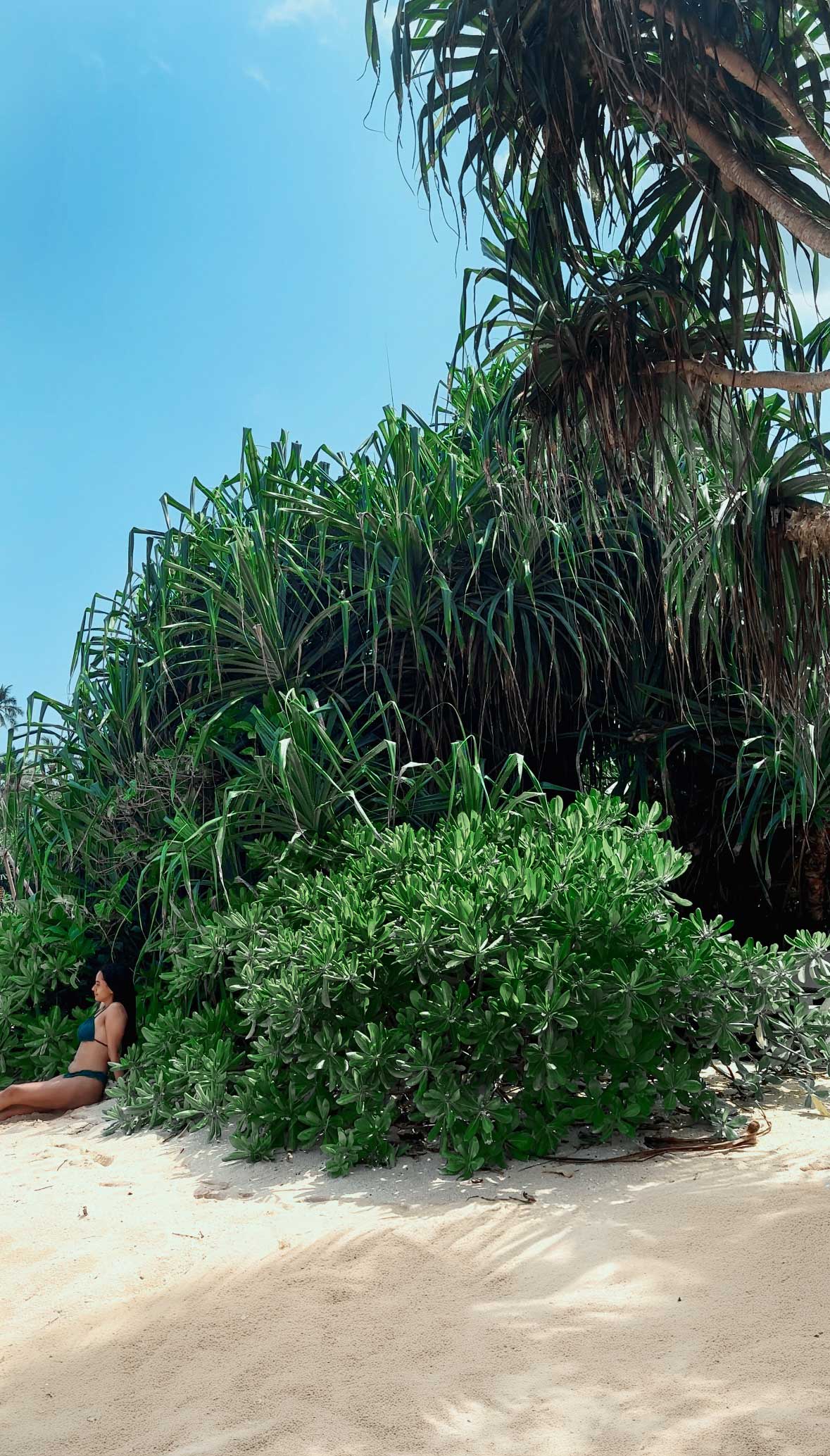 anantara-tangalle-sitting-in-sand-beach